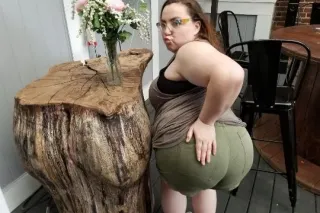 Brunette BBW Bombshell👀 👀 - Image 2